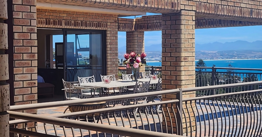 4 Bedroom Property for Sale in Mossel Bay Central Western Cape